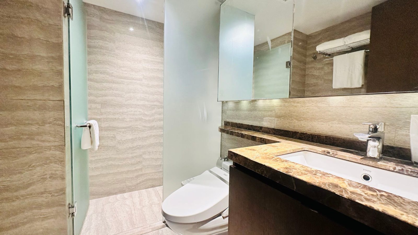 View 3-bedroom apartment in Chaoyang, Beijing | 3 Bedroom Apartment in Guomao 110 M² — Photo 7 of 8