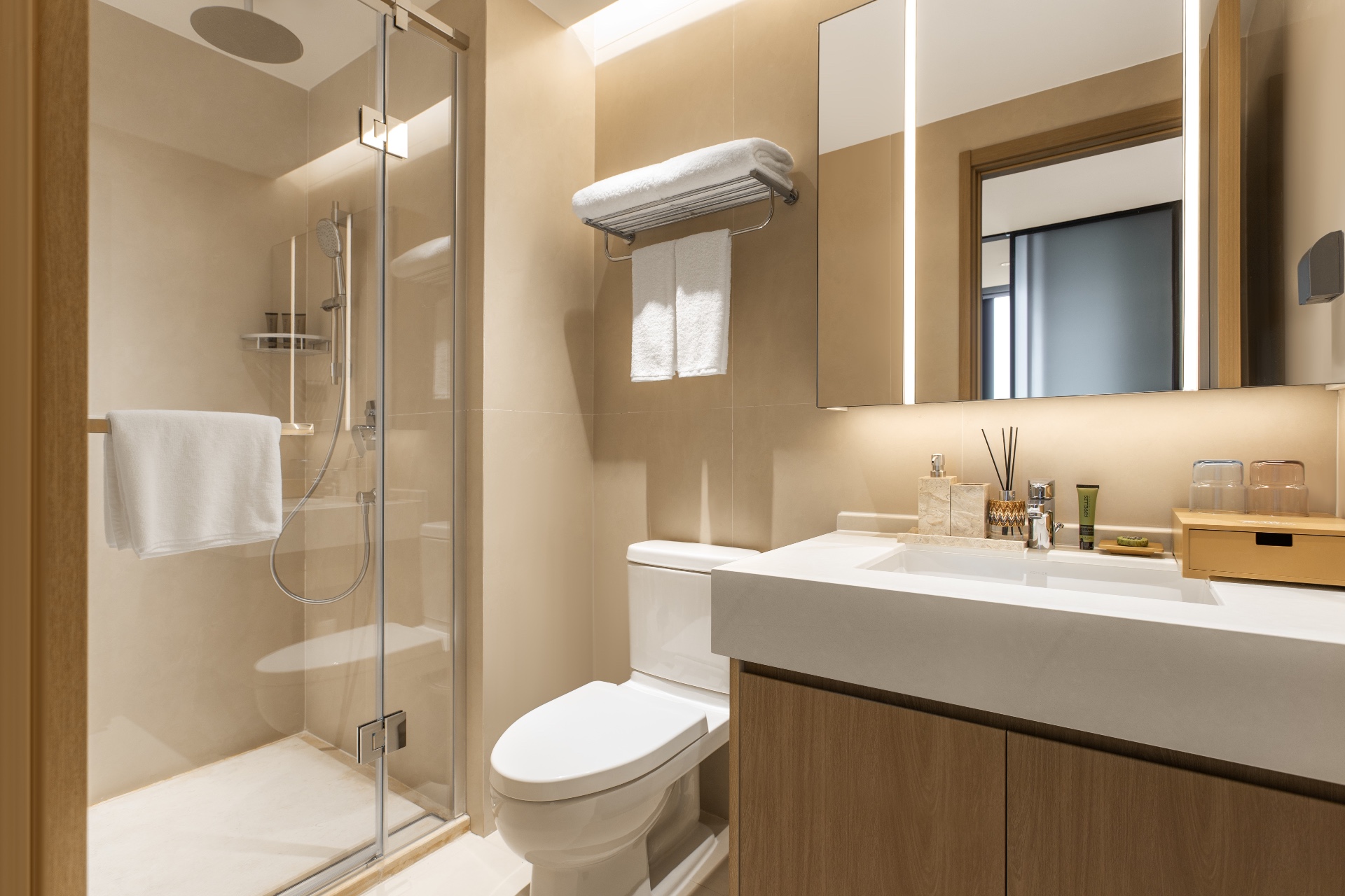 1-bedroom apartment in Nanshan, Shenzhen — balcony access | One Bedroom in Gaige — Photo 1