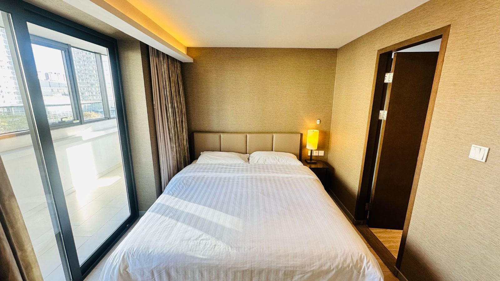 View 3-bedroom apartment in Chaoyang, Beijing | 3 Bedroom Apartment in Guomao 110 M² — Photo 2 of 8