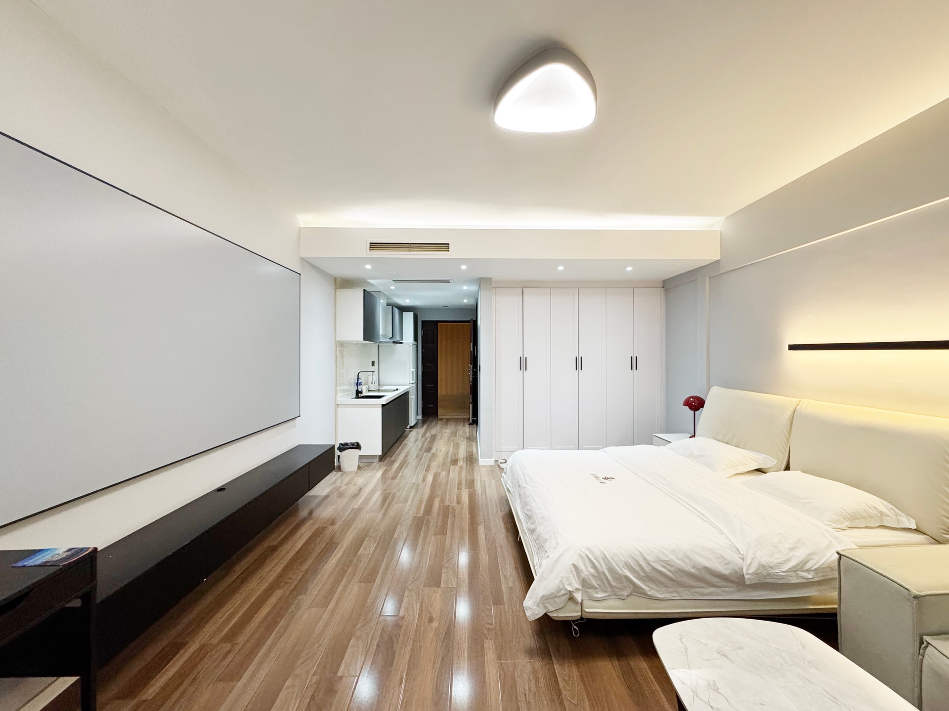 View 1-bedroom apartment in Chaoyang, Beijing | Modern Studio in Chaoyang near Guomao — Photo 6 of 7
