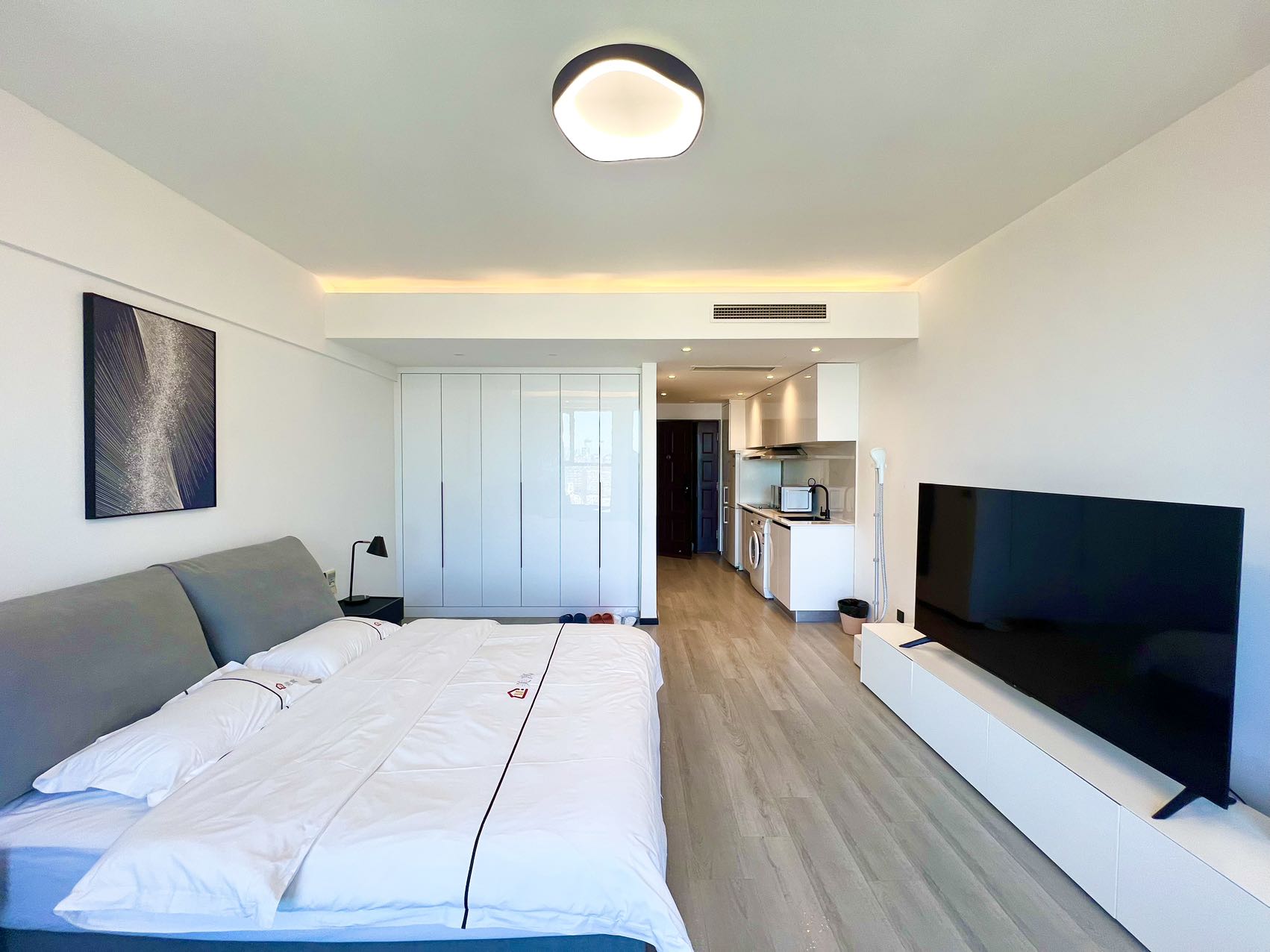 View 1-bedroom apartment in Chaoyang, Beijing | Modern Studio in Chaoyang near Guomao — Photo 3 of 9