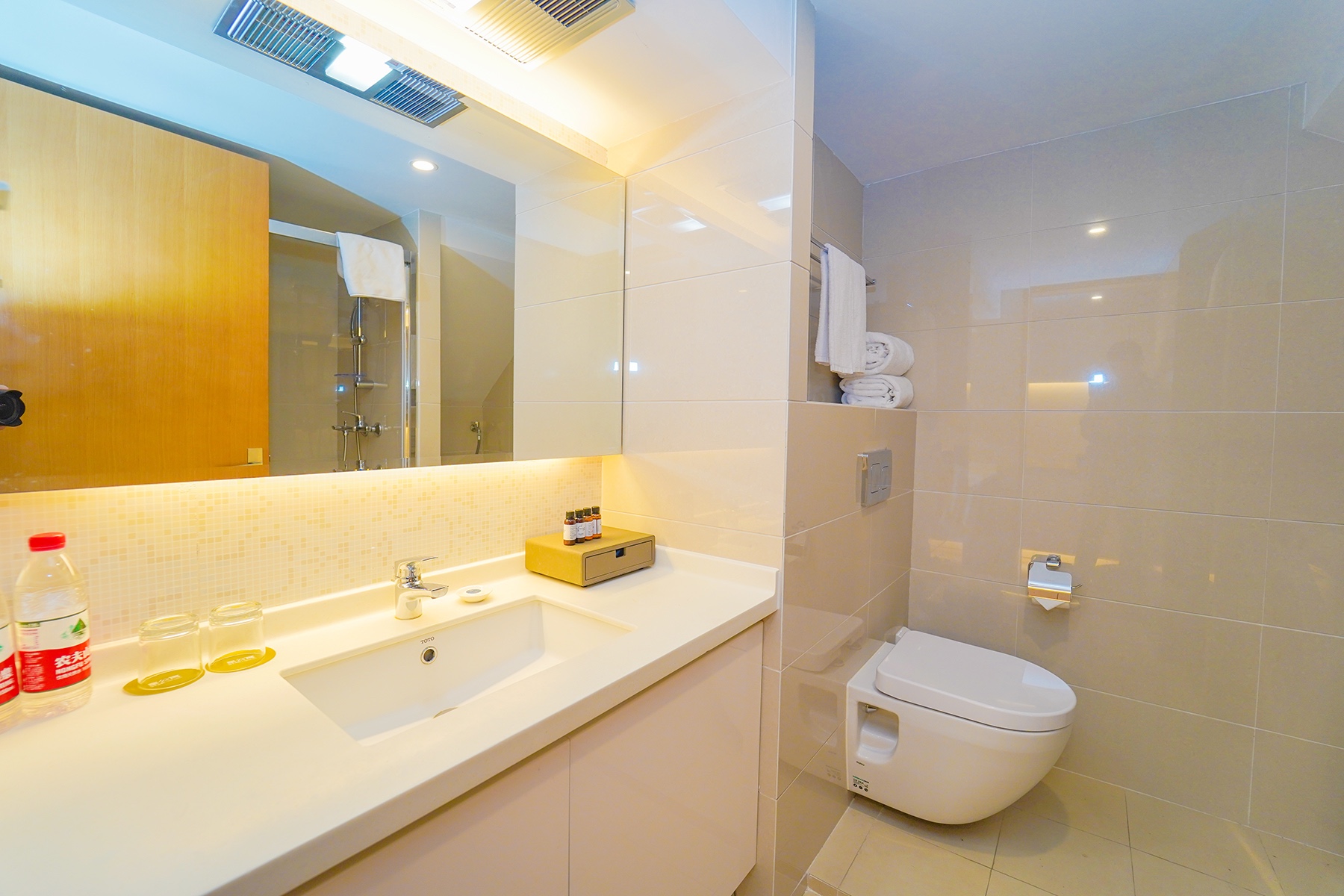 2-bedroom apartment in Pudong, Shanghai — balcony access | Two Bedroom in Apartment Star — Photo 1