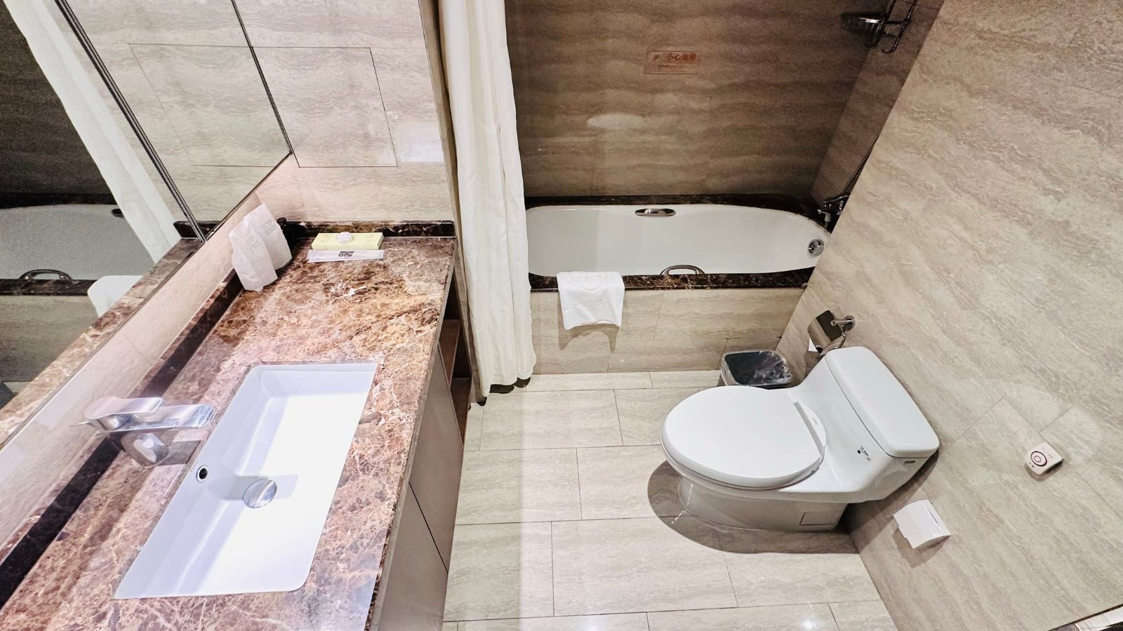 View 1-bedroom apartment in Chaoyang, Beijing | 1 Bedroom Apartment in Guomao 68 M² — Photo 4 of 5