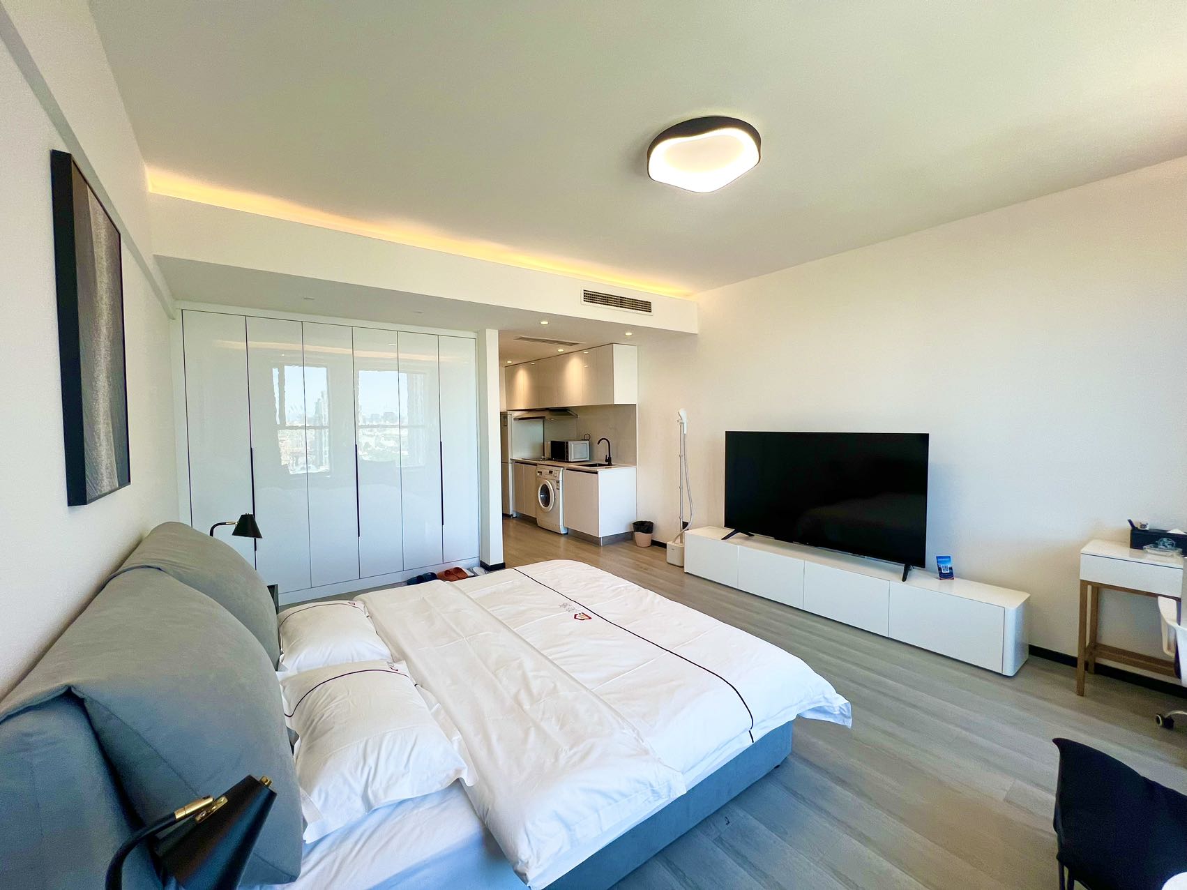 View 1-bedroom apartment in Chaoyang, Beijing | Modern Studio in Chaoyang near Guomao — Photo 4 of 9