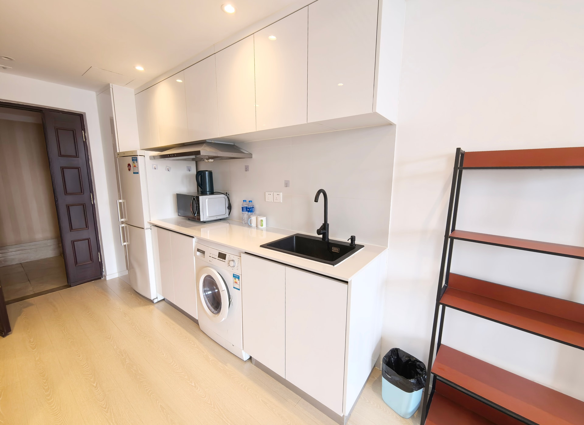 View 1-bedroom apartment in Chaoyang, Beijing | Modern Studio in Chaoyang near Guomao — Photo 2 of 5