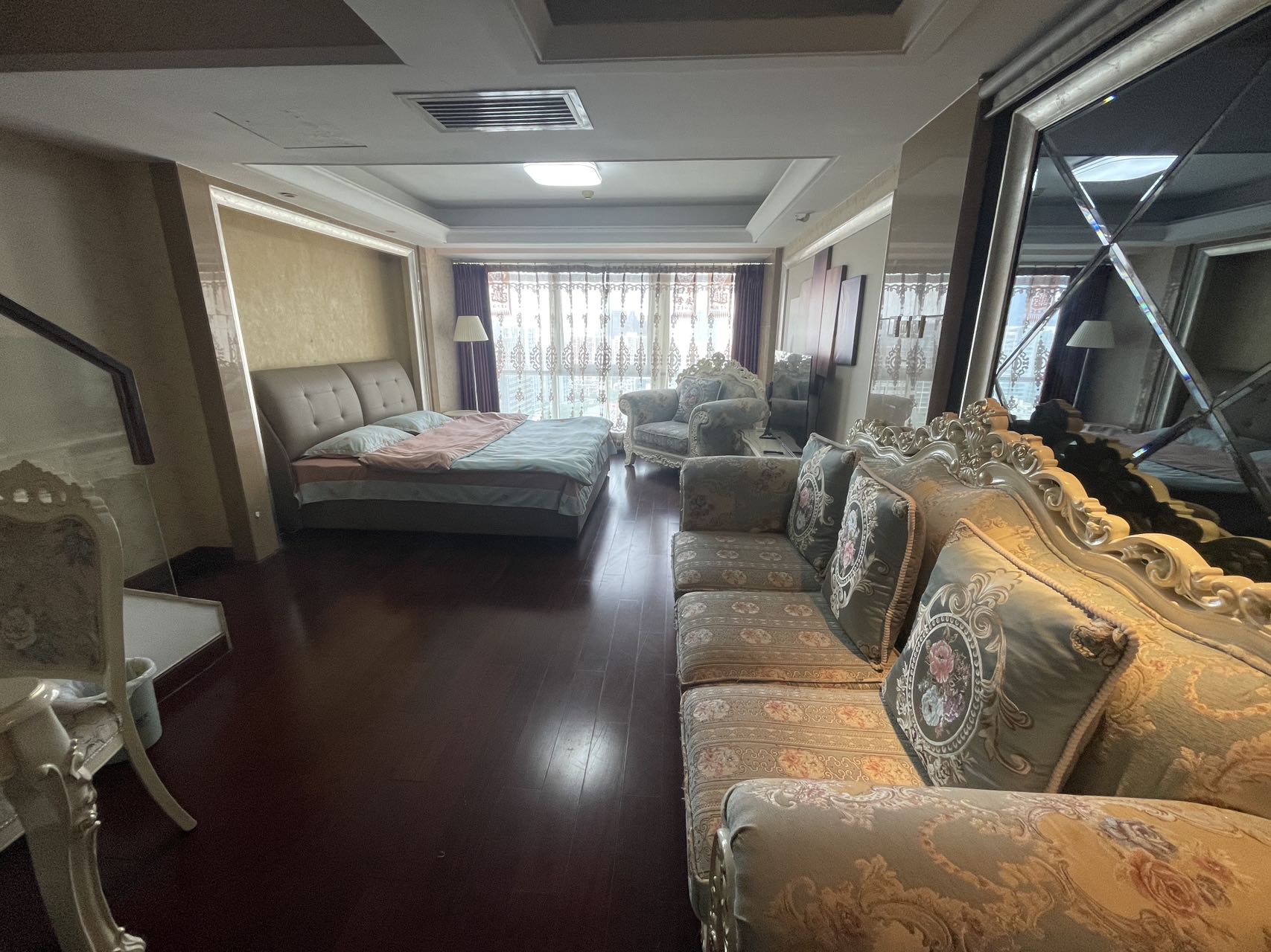 View 1-bedroom apartment in Chaoyang, Beijing | Loft in Chaoyang district near Sanlitun — Photo 3 of 8