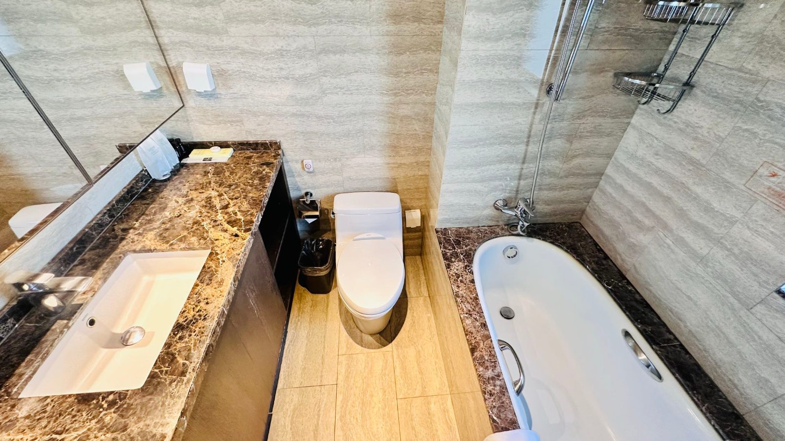 View 2-bedroom apartment in Chaoyang, Beijing | 2 Bedroom Apartment in Guomao 85 M² — Photo 5 of 7