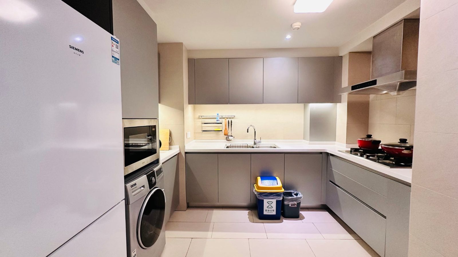 View 1-bedroom apartment in Chaoyang, Beijing | 1 Bedroom Apartment in Guomao 68 M² — Photo 3 of 5