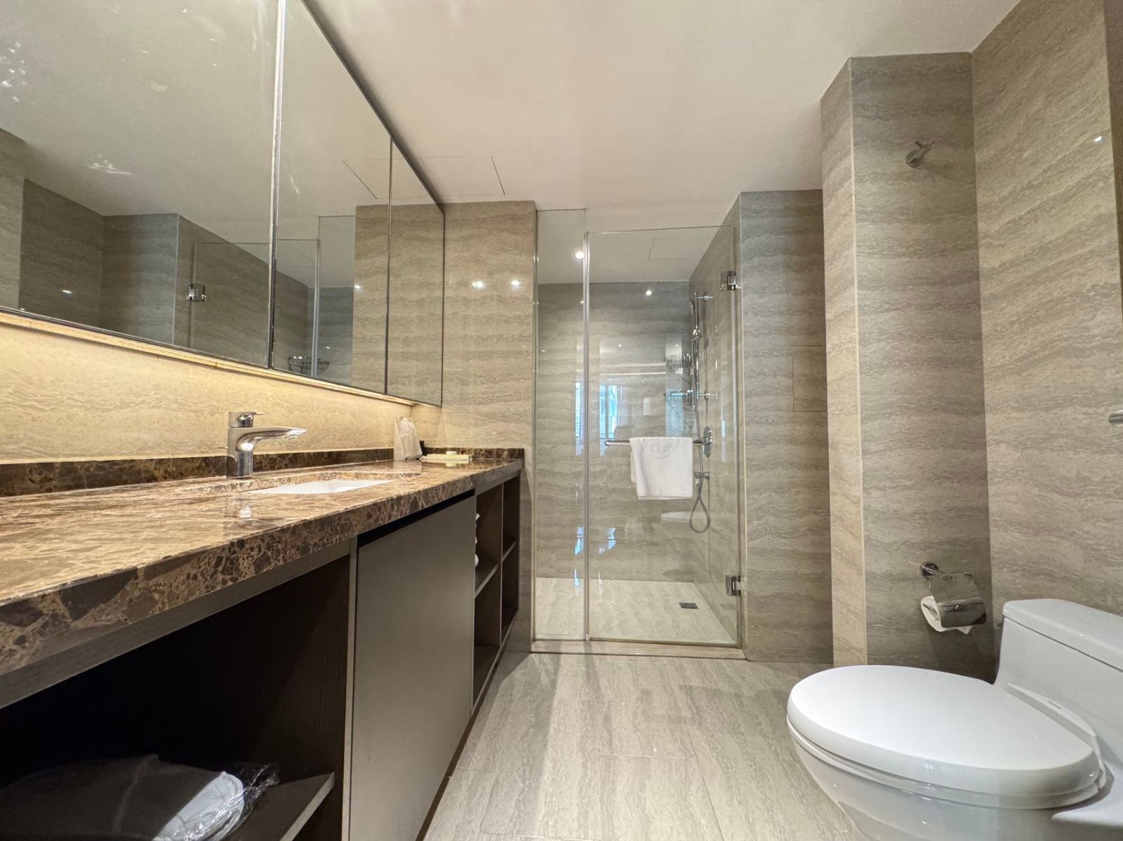 View 2-bedroom apartment in Chaoyang, Beijing | 2 Bedroom Apartment in Guomao 85 M² — Photo 2 of 7