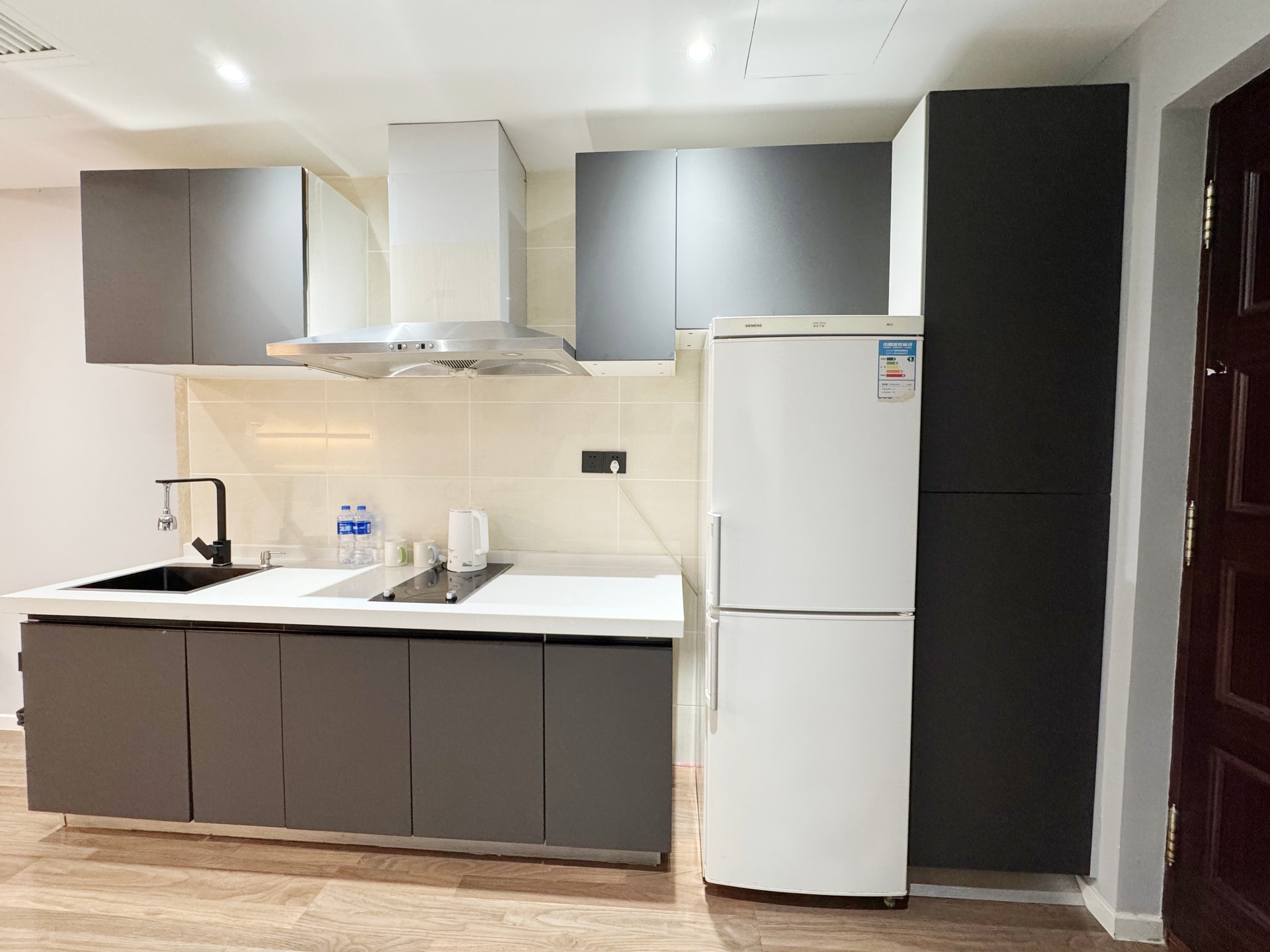 View 1-bedroom apartment in Chaoyang, Beijing | Modern Studio in Chaoyang near Guomao — Photo 3 of 7