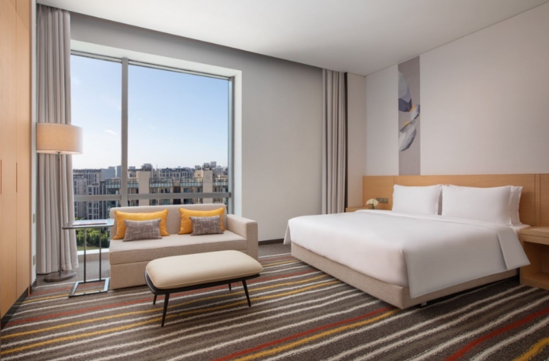 1-bedroom apartment in Yangpu, Shanghai — balcony access | Studio Deluxe in Wujiaochangyanghuishengfang — Photo 1