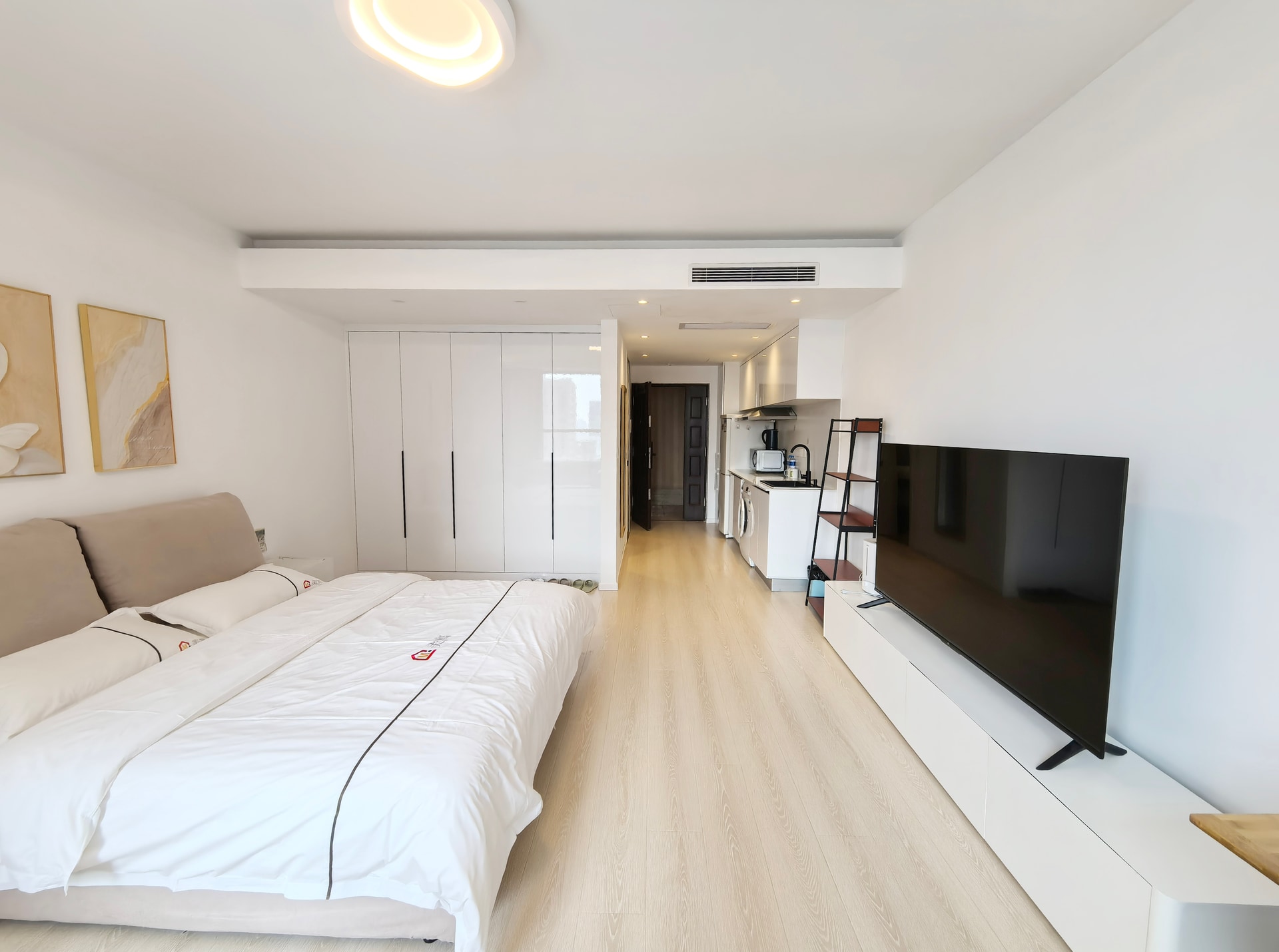 1-bedroom apartment in Chaoyang, Beijing — parking available | Modern Studio in Chaoyang near Guomao — Photo 1