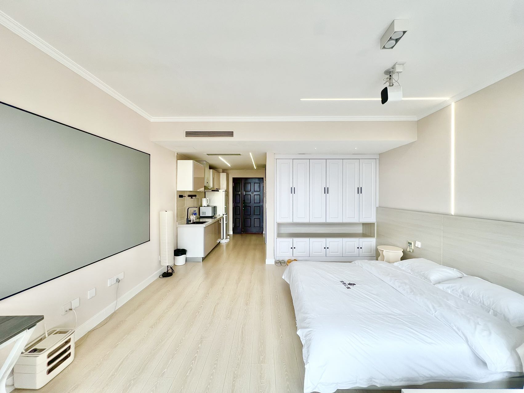 View 1-bedroom apartment in Chaoyang, Beijing | Modern Studio in Chaoyang near Guomao — Photo 8 of 8
