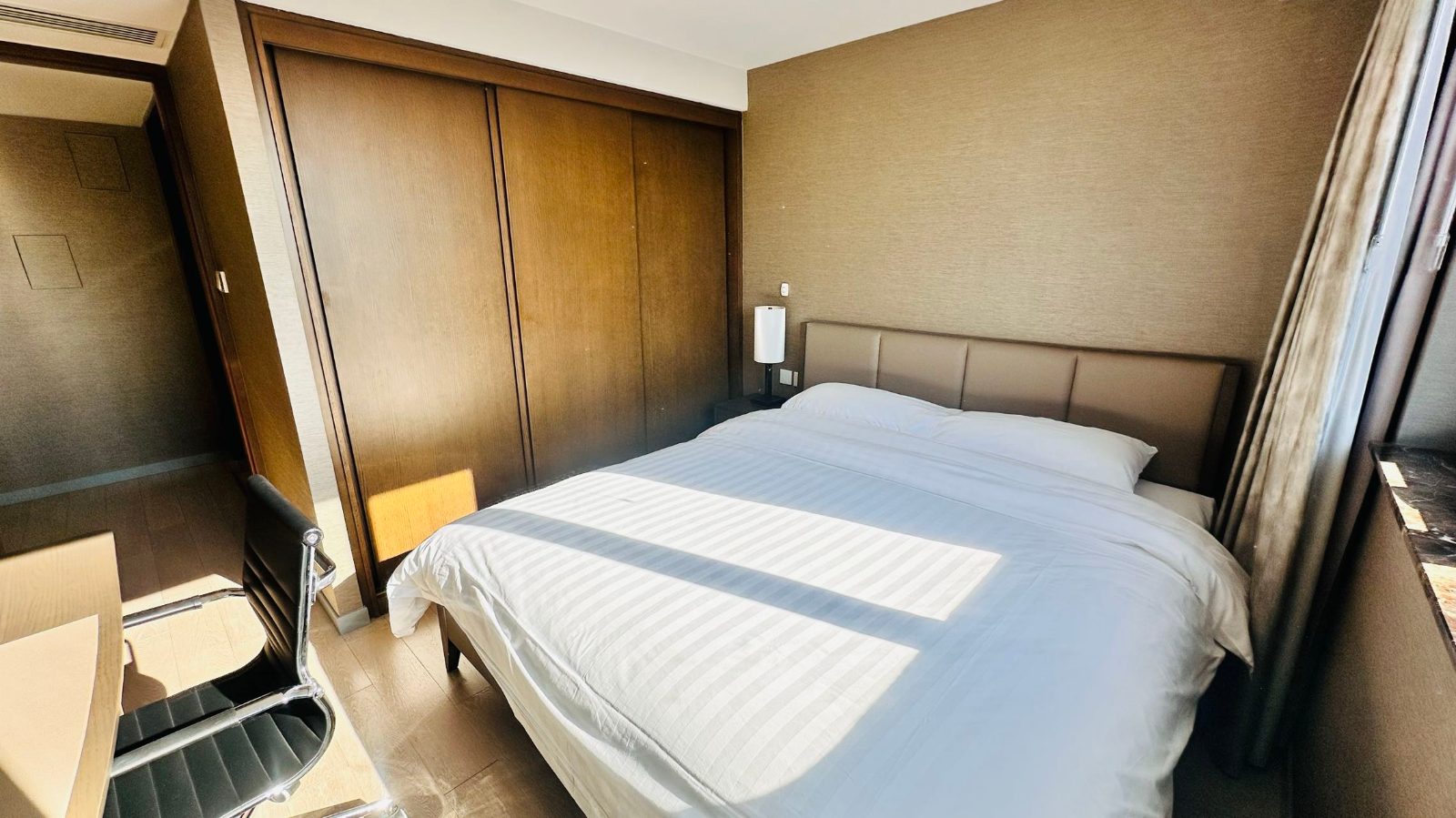 View 1-bedroom apartment in Chaoyang, Beijing | 1 Bedroom Apartment in Guomao 52 M² — Photo 2 of 5