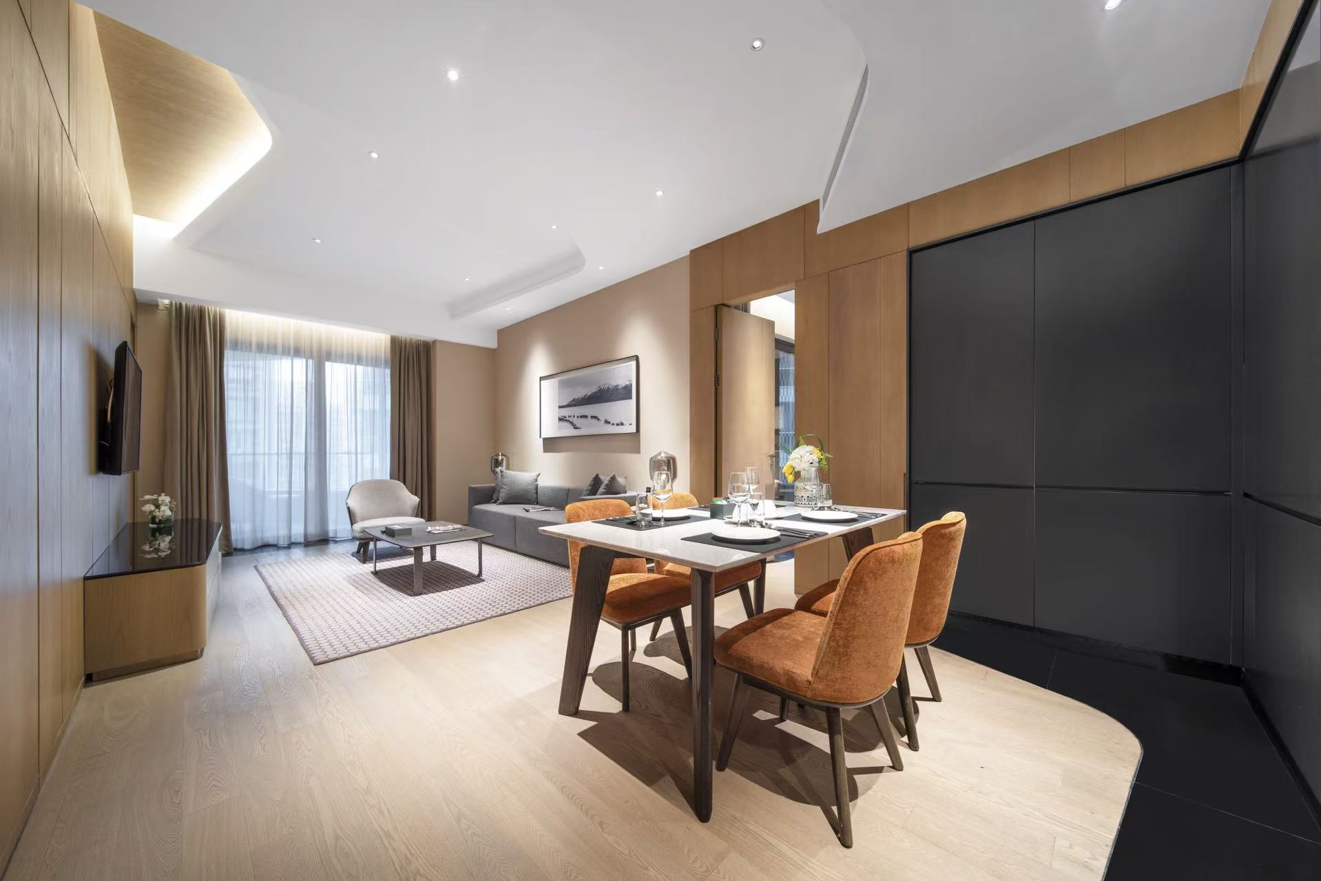 2-bedroom apartment in Wuhou, Chengdu — balcony access | Excutive King Suit - 113 Sqm (floors 11-29) — Photo 1