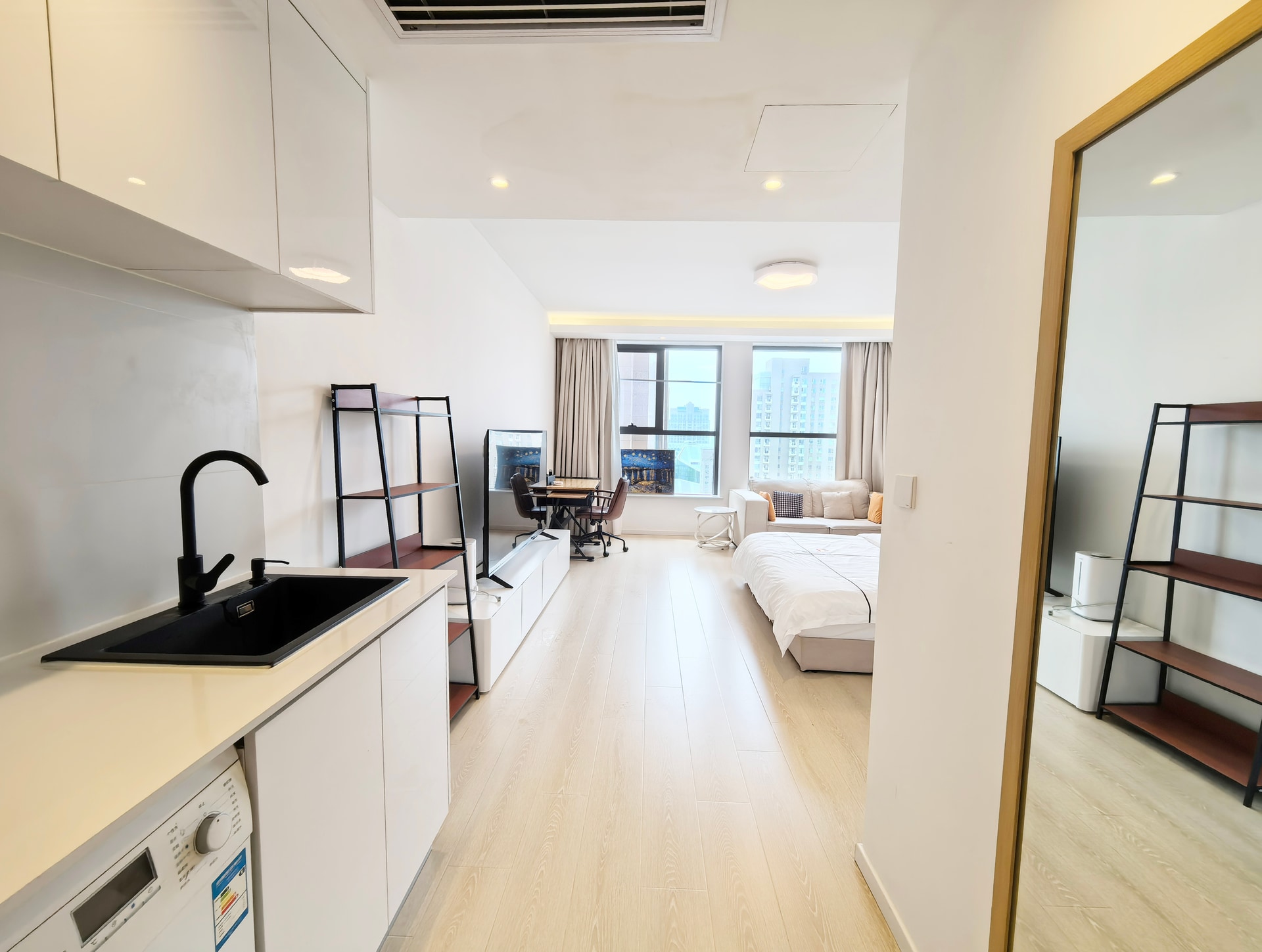 View 1-bedroom apartment in Chaoyang, Beijing | Modern Studio in Chaoyang near Guomao — Photo 5 of 5