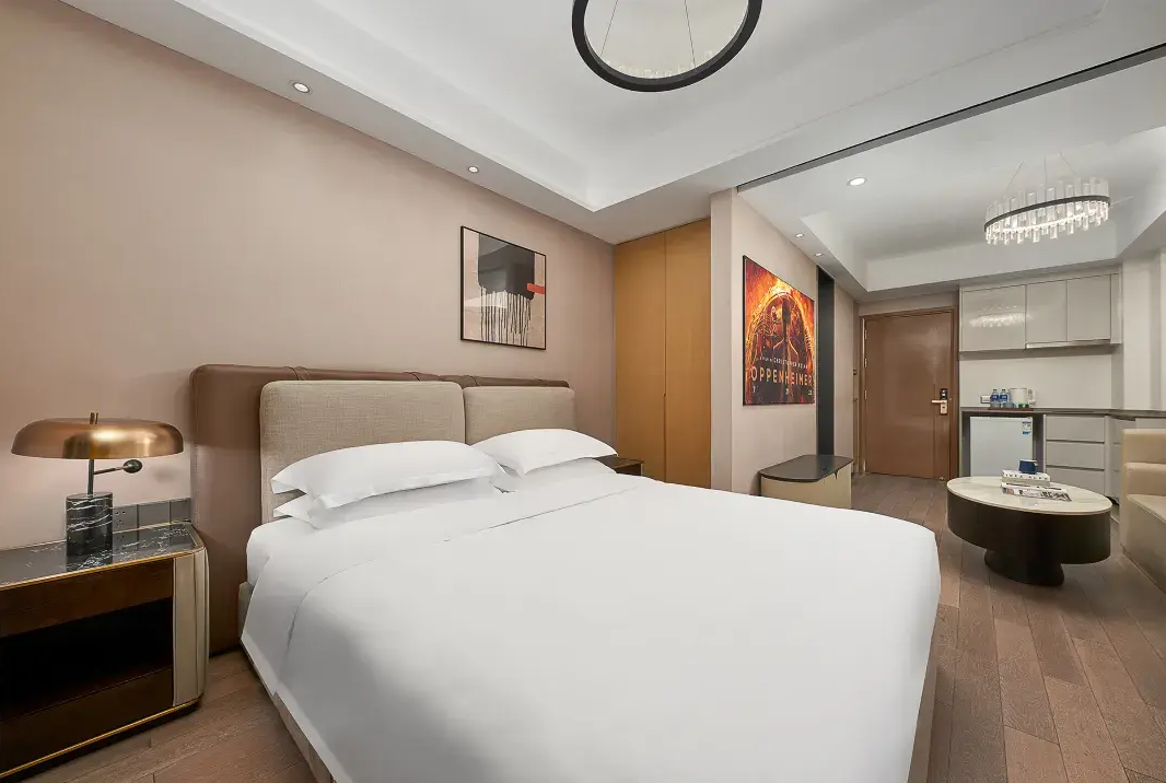 View 1-bedroom apartment in Futian, Shenzhen | 1 Bedroom with King-Size Bed Apartment (High-rise Night View | Refrigerator | Washing Machine) in Zhijian Hotel — Photo 3 of 4