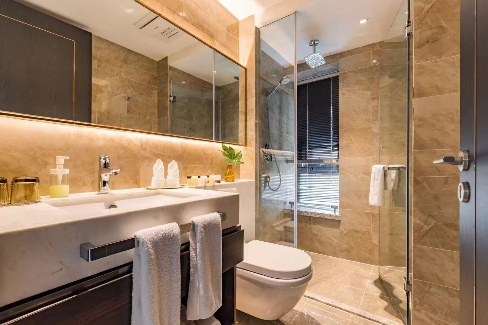 View 2-bedroom apartment in Jinjiang, Chengdu | T&F Suites Deluxe Two Bedroom Suite - 85 sqm (Lower East Street) — Photo 3 of 6