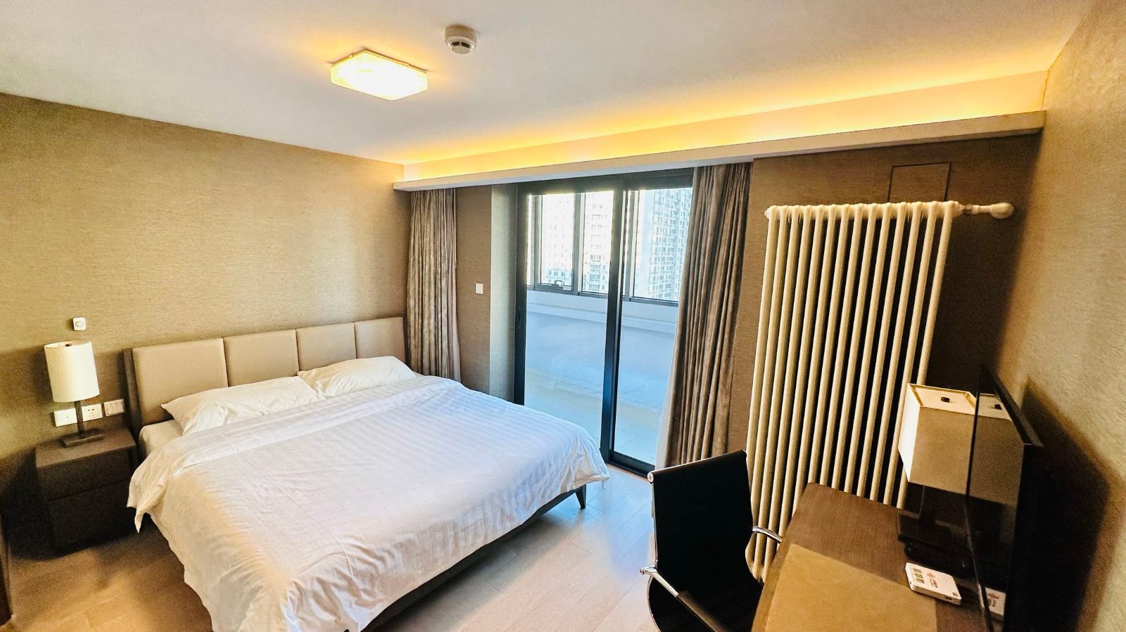 View 3-bedroom apartment in Chaoyang, Beijing | 3 Bedroom Apartment in Guomao 110 M² — Photo 8 of 8