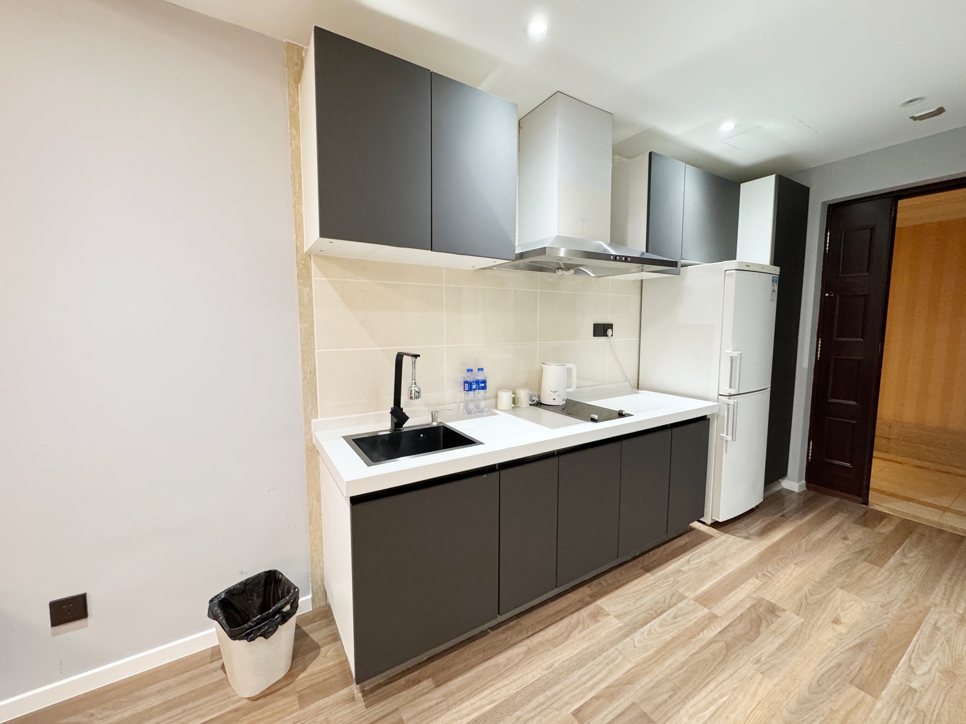 1-bedroom apartment in Chaoyang, Beijing — parking available | Modern Studio in Chaoyang near Guomao — Photo 1