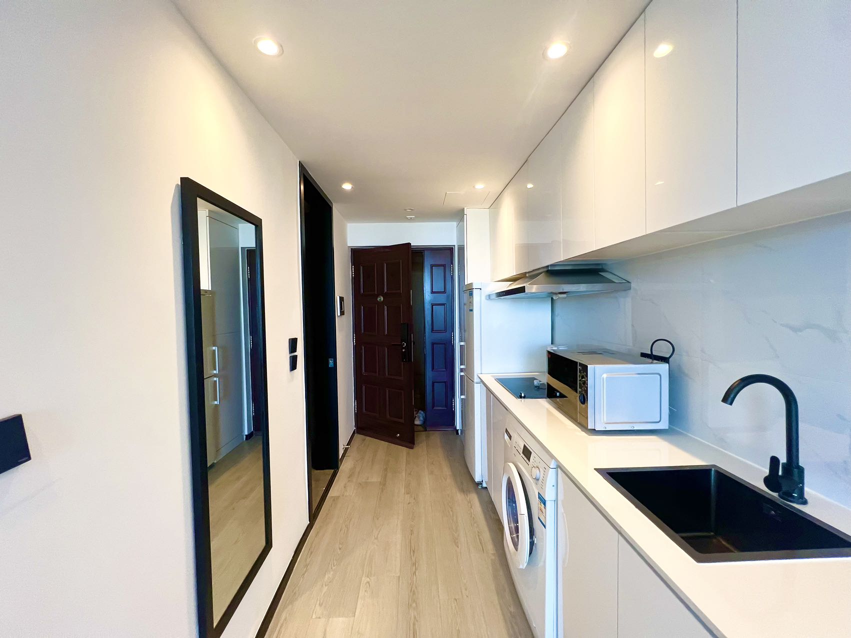 View 1-bedroom apartment in Chaoyang, Beijing | Modern Studio in Chaoyang near Guomao — Photo 5 of 9