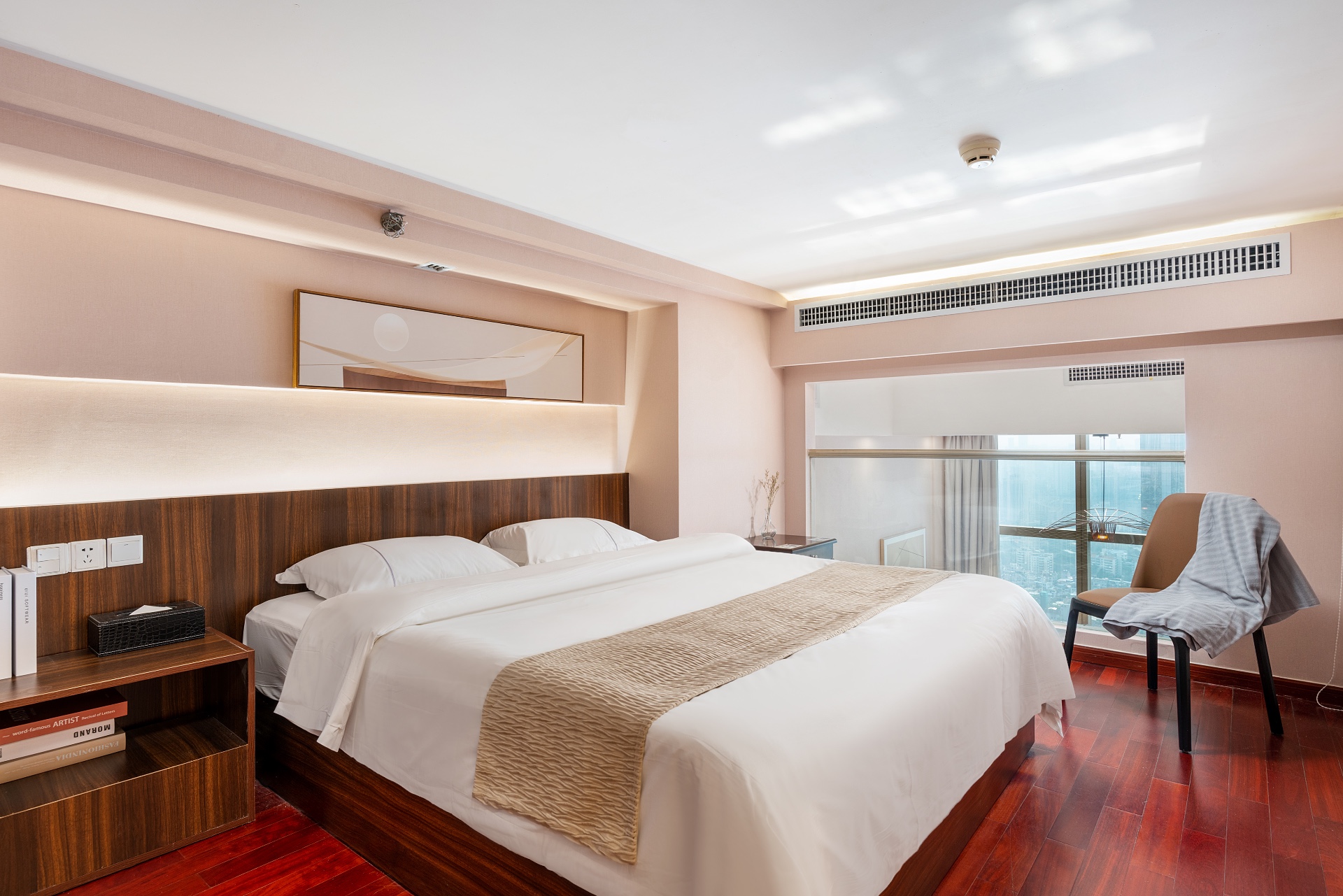 2-bedroom apartment in Tianhe, Guangzhou — balcony access | Two Bedroom in Duoyayi Loft Apartment — Photo 1