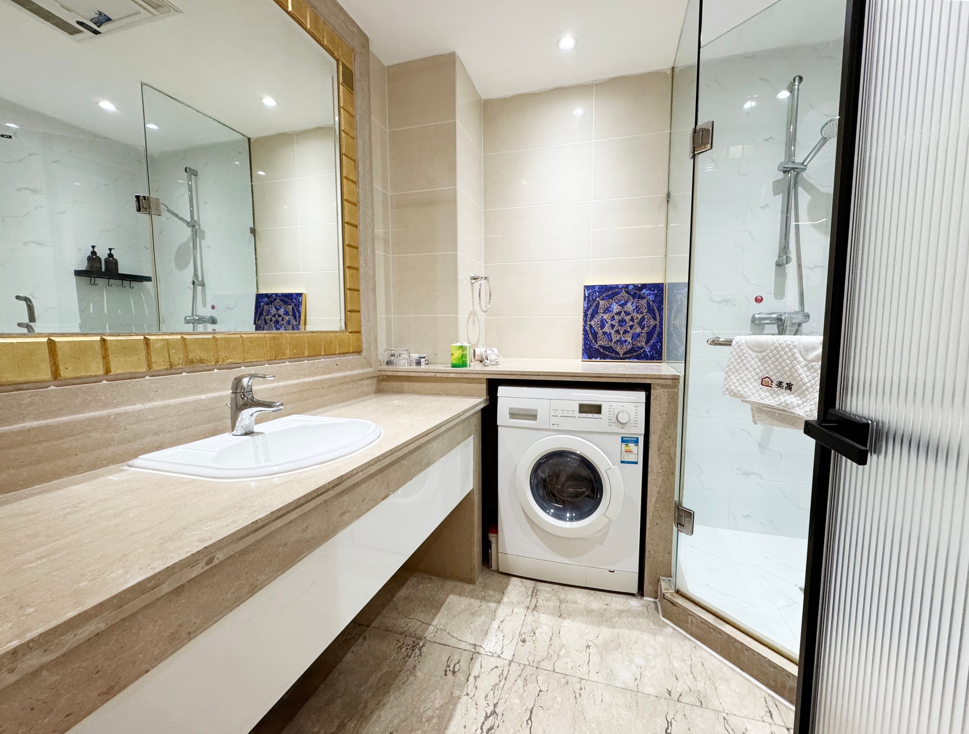 1-bedroom apartment in Chaoyang, Beijing | Modern Studio in Chaoyang near Guomao — Photo 1 of 5